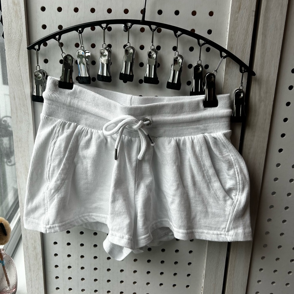 White Ribbed Waist Lounge Shorts – Size Small